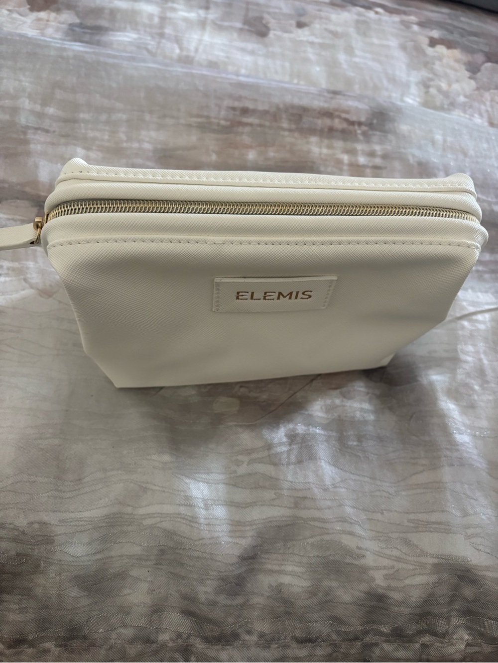 ELEMIS white Cosmetic Travel Case with Gold Logo - Picture 4 of 10